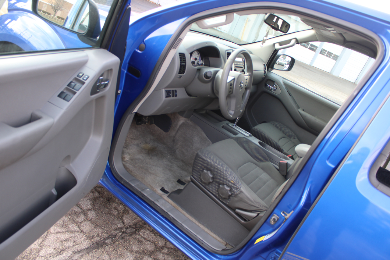 Nissan Frontier 4WD Crew Cab SWB Auto SV 2012