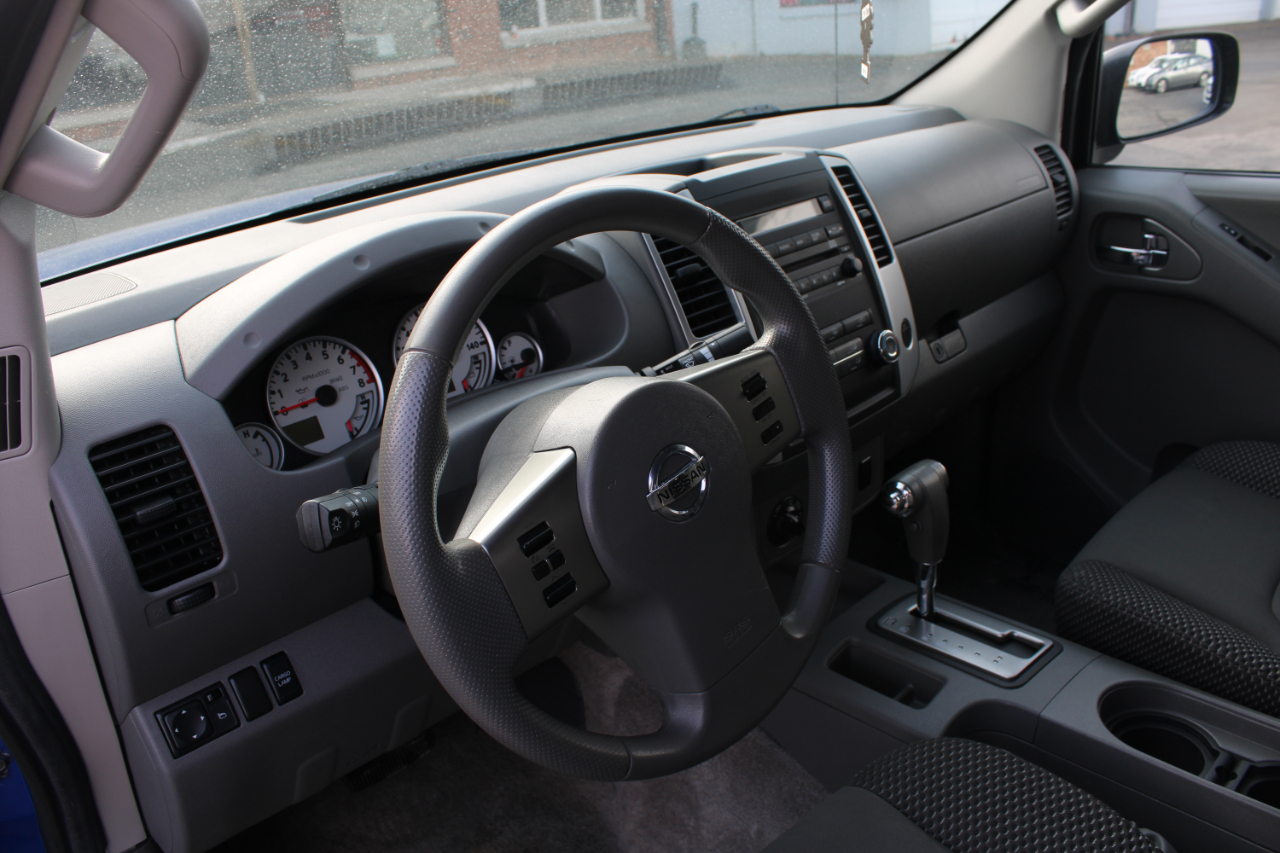 Nissan Frontier 4WD Crew Cab SWB Auto SV 2012