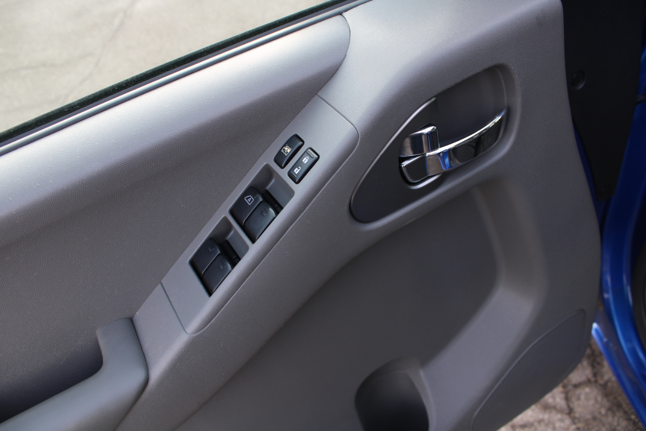 Nissan Frontier 4WD Crew Cab SWB Auto SV 2012