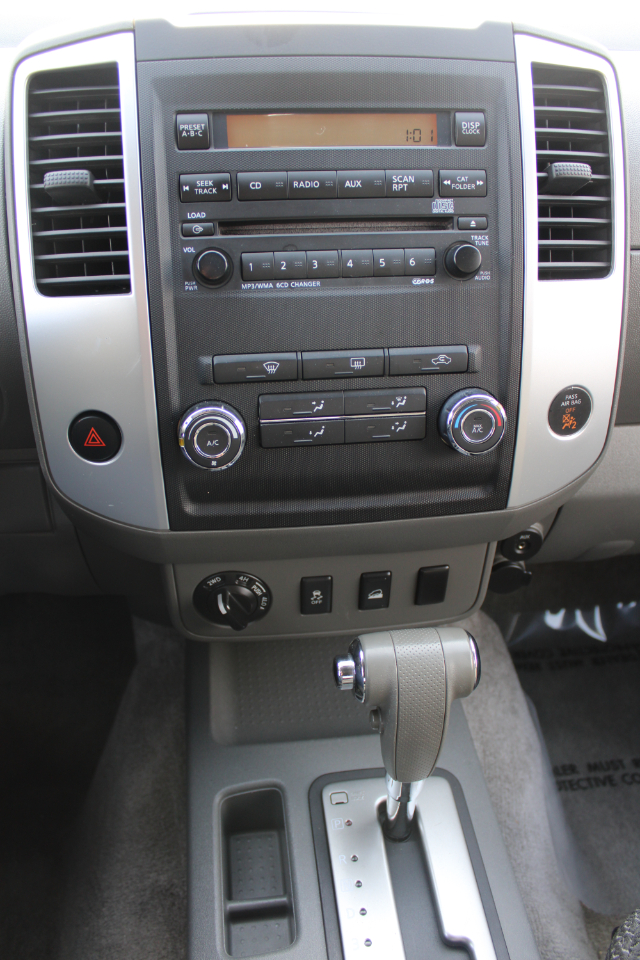 Nissan Frontier 4WD Crew Cab SWB Auto SV 2012