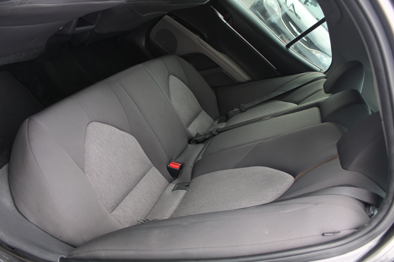 Toyota Camry LE Auto (Natl) 2020