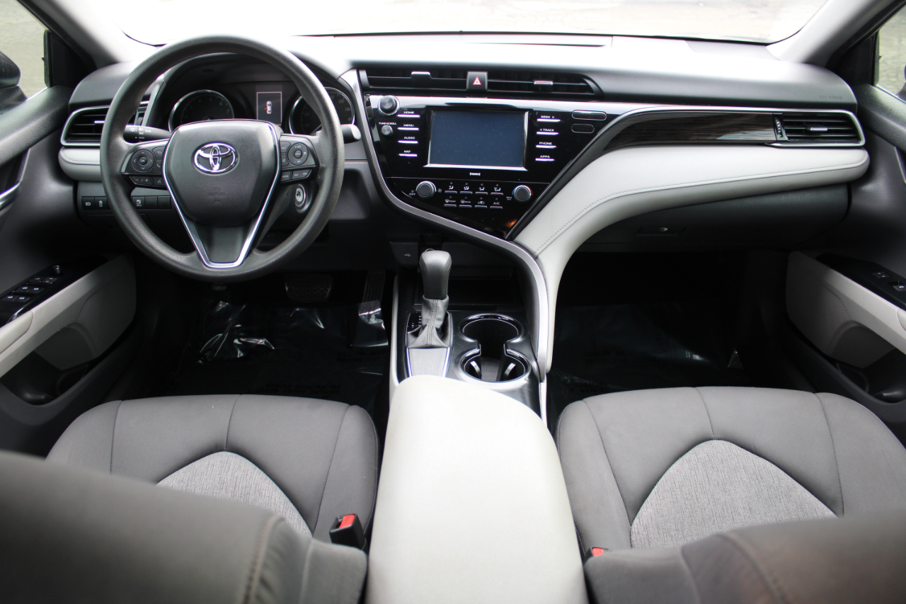 Toyota Camry LE Auto (Natl) 2020