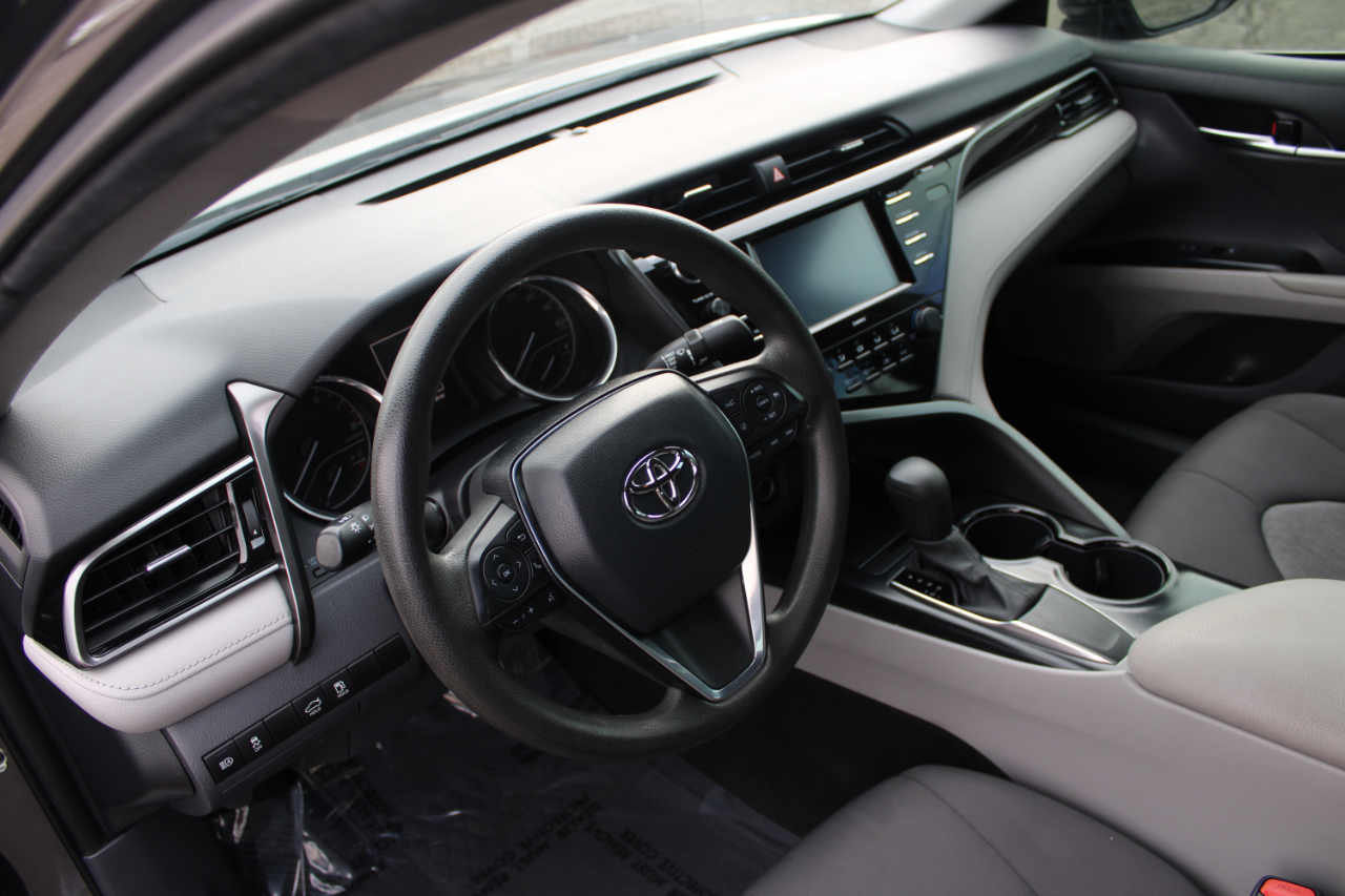 Toyota Camry LE Auto (Natl) 2020