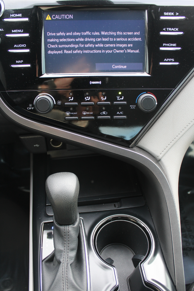 Toyota Camry LE Auto (Natl) 2020