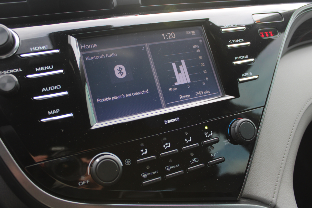 Toyota Camry LE Auto (Natl) 2020