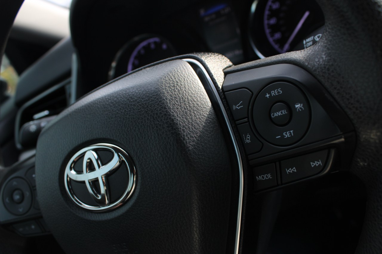 Toyota Camry LE Auto (Natl) 2020