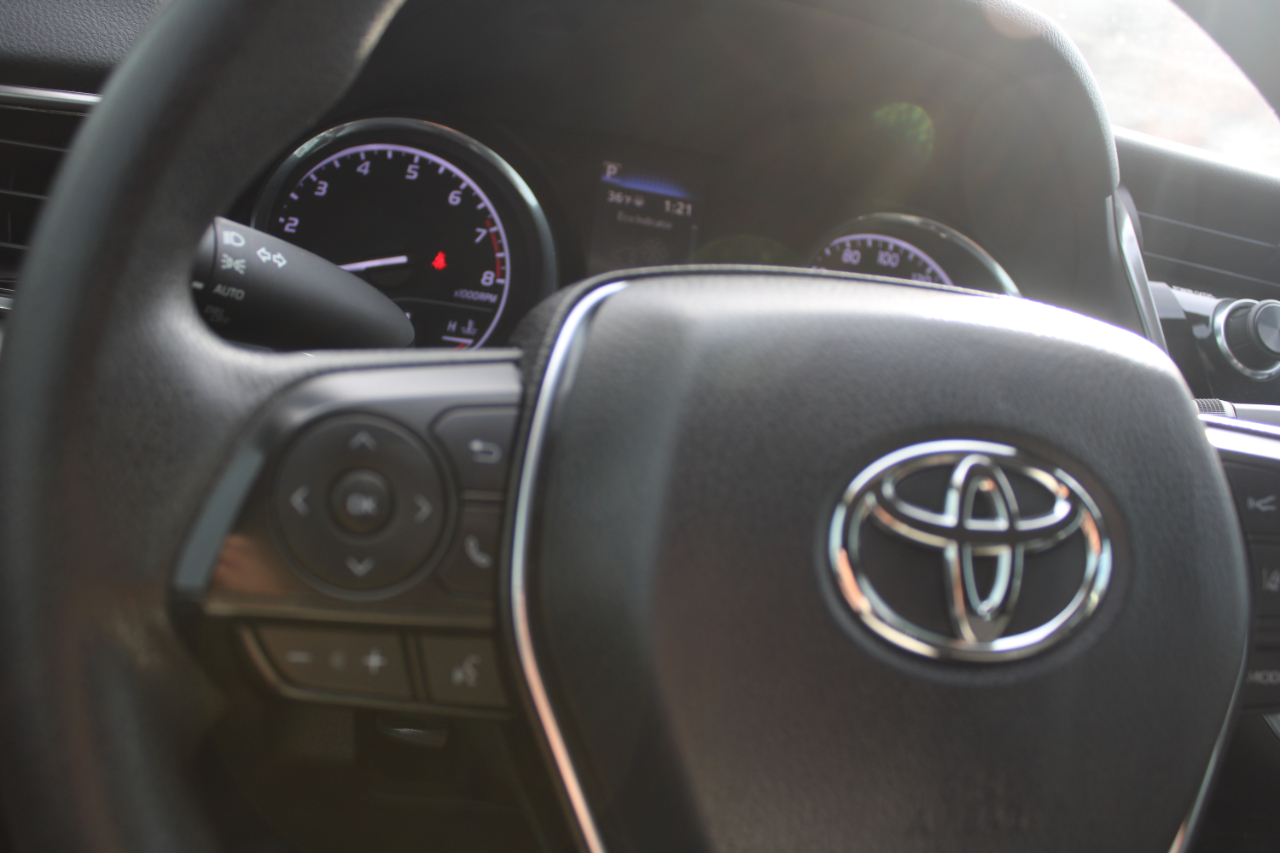 Toyota Camry LE Auto (Natl) 2020