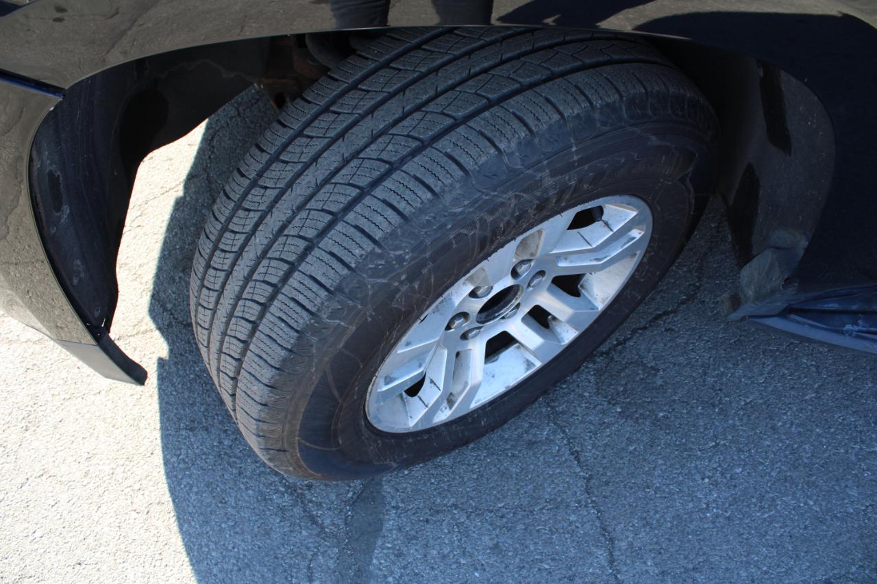 Chevrolet Suburban 4WD 4dr 1500 LT 2019