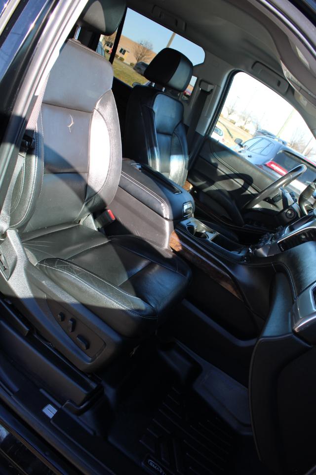 Chevrolet Suburban 4WD 4dr 1500 LT 2019