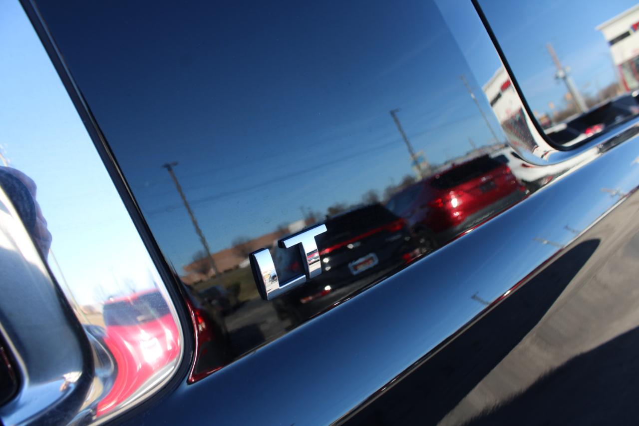 Chevrolet Suburban 4WD 4dr 1500 LT 2019