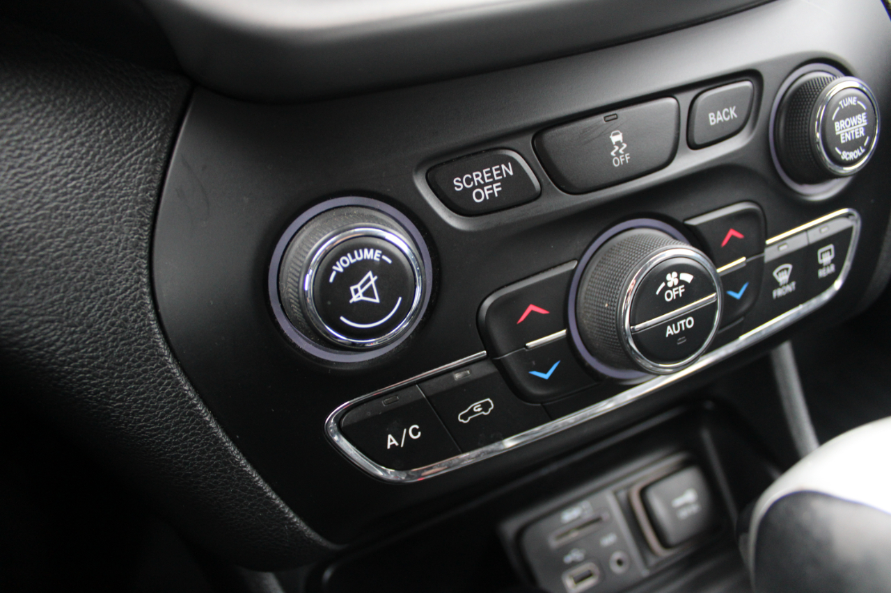 Jeep Cherokee 4WD 4dr Trailhawk 2015