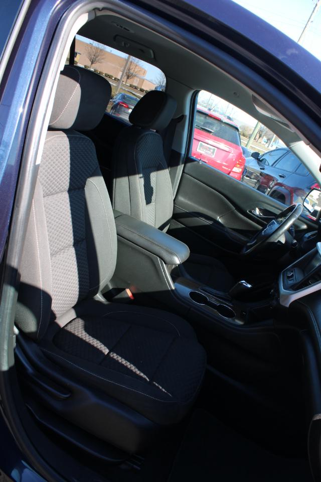 GMC Acadia FWD 4dr SLE w/SLE-1 2017