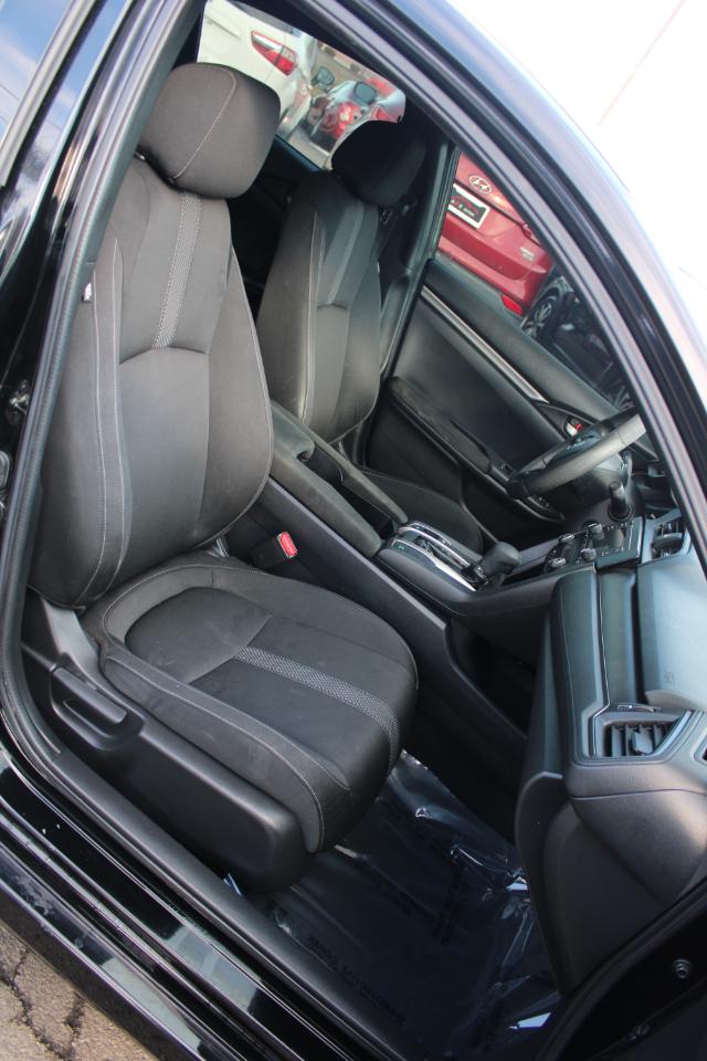 Honda Civic Hatchback LX CVT 2020