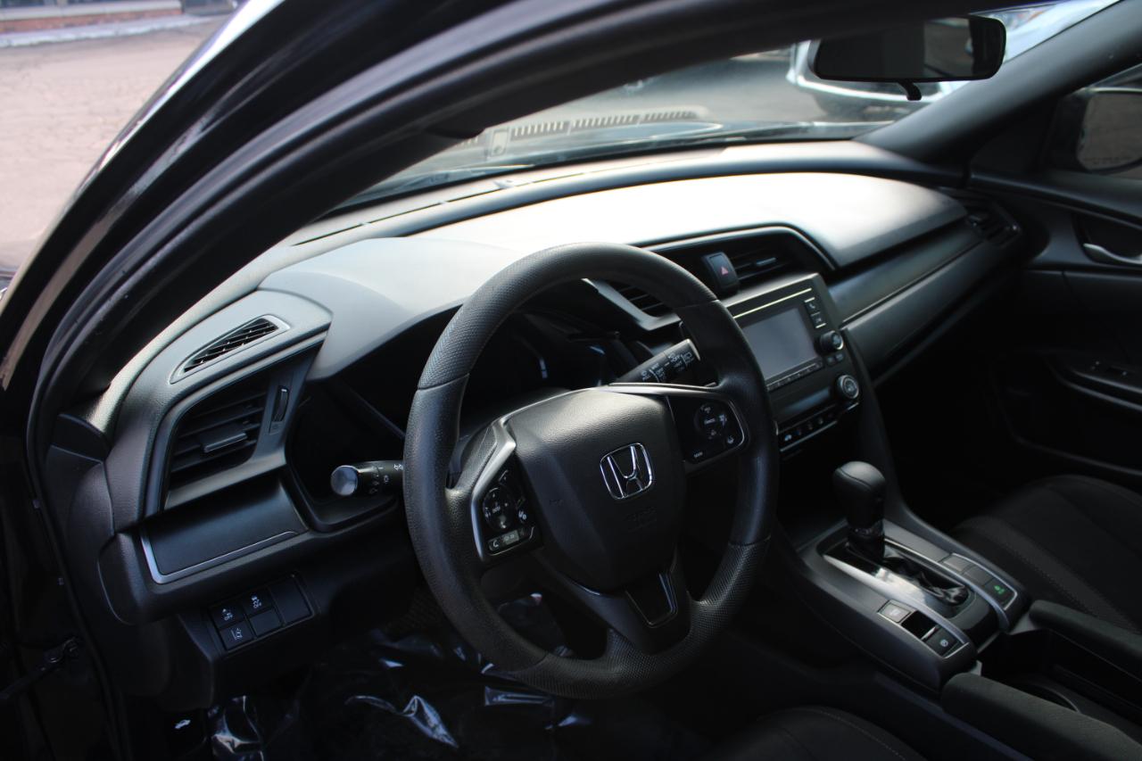 Honda Civic Hatchback LX CVT 2020