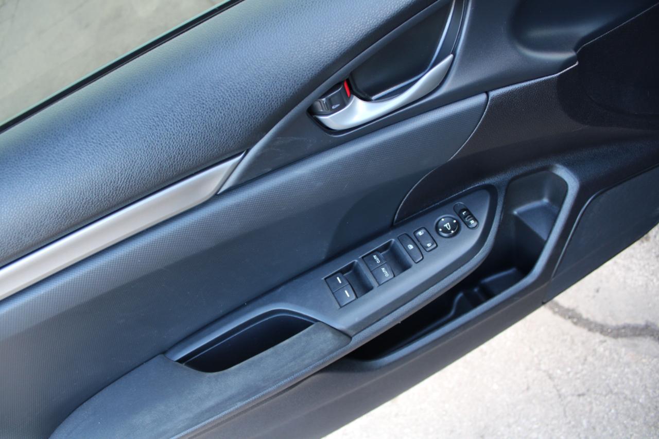 Honda Civic Hatchback LX CVT 2020