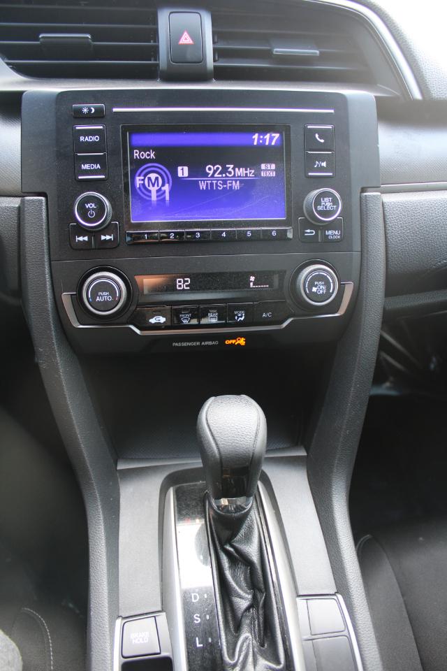 Honda Civic Hatchback LX CVT 2020