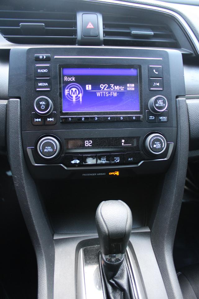 Honda Civic Hatchback LX CVT 2020