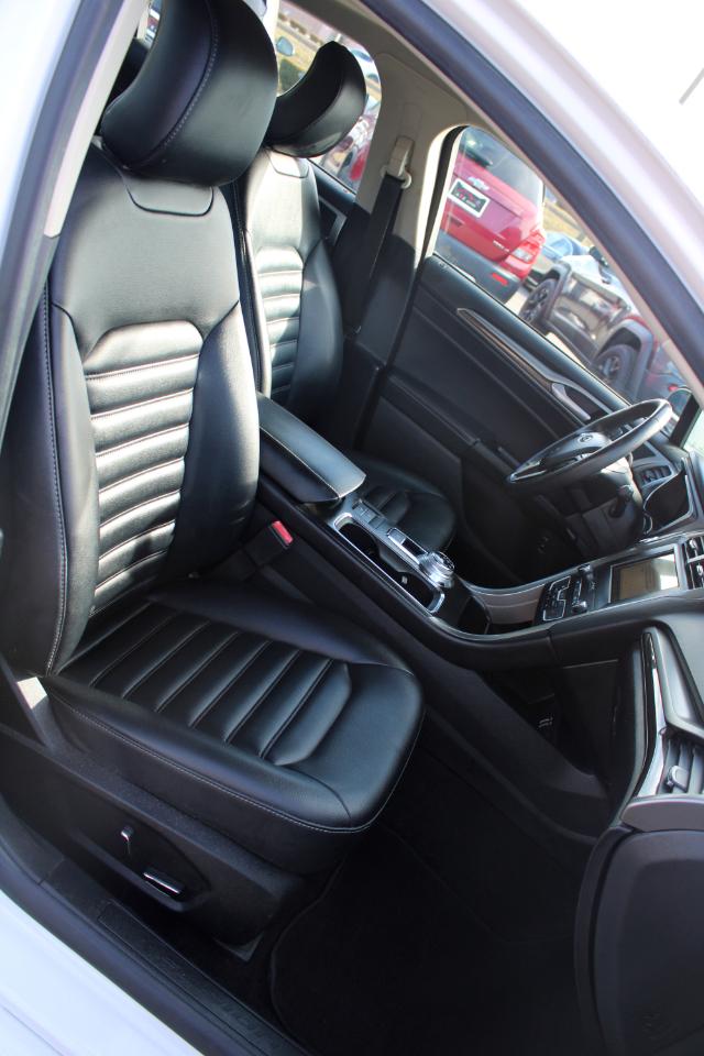 Ford Fusion Hybrid SEL FWD 2019