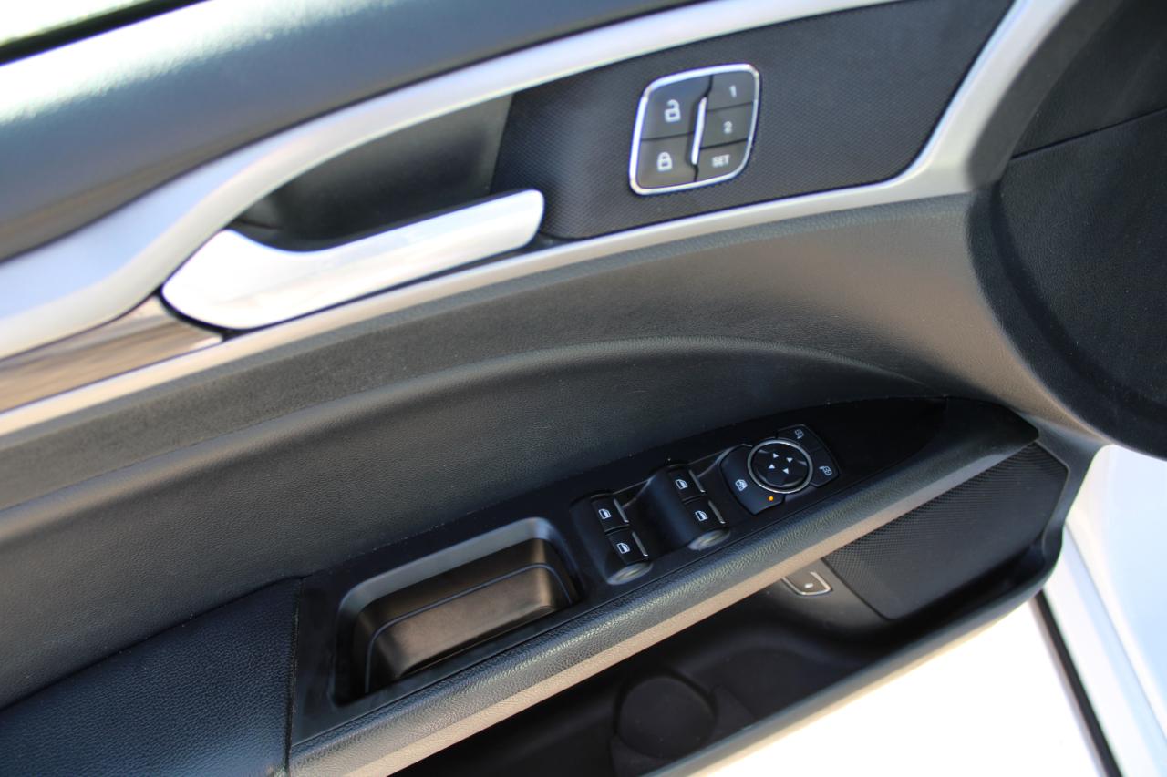 Ford Fusion Hybrid SEL FWD 2019