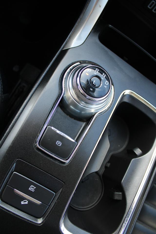 Ford Fusion Hybrid SEL FWD 2019