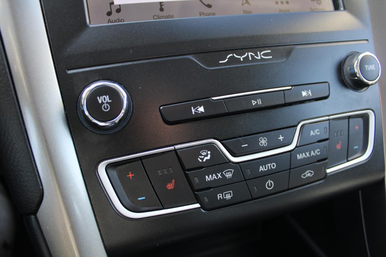 Ford Fusion Hybrid SEL FWD 2019