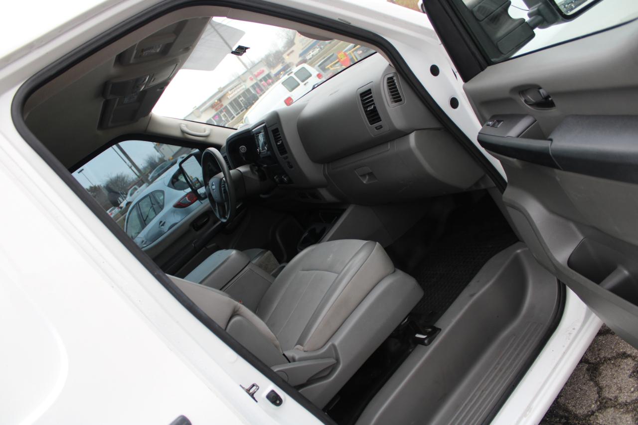 Nissan NV Cargo NV2500 HD Standard Roof V8 SV 2018