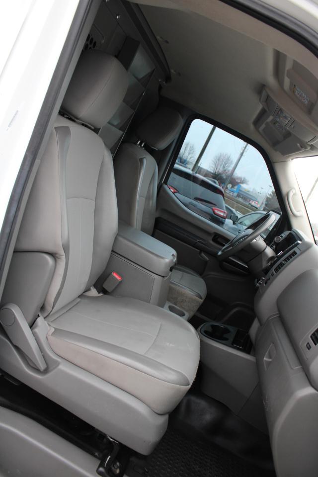 Nissan NV Cargo NV2500 HD Standard Roof V8 SV 2018