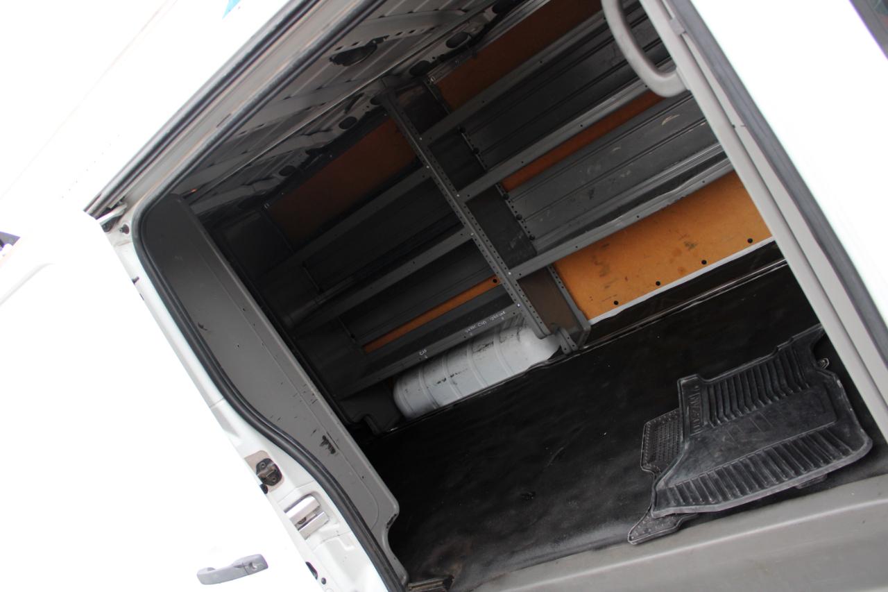 Nissan NV Cargo NV2500 HD Standard Roof V8 SV 2018