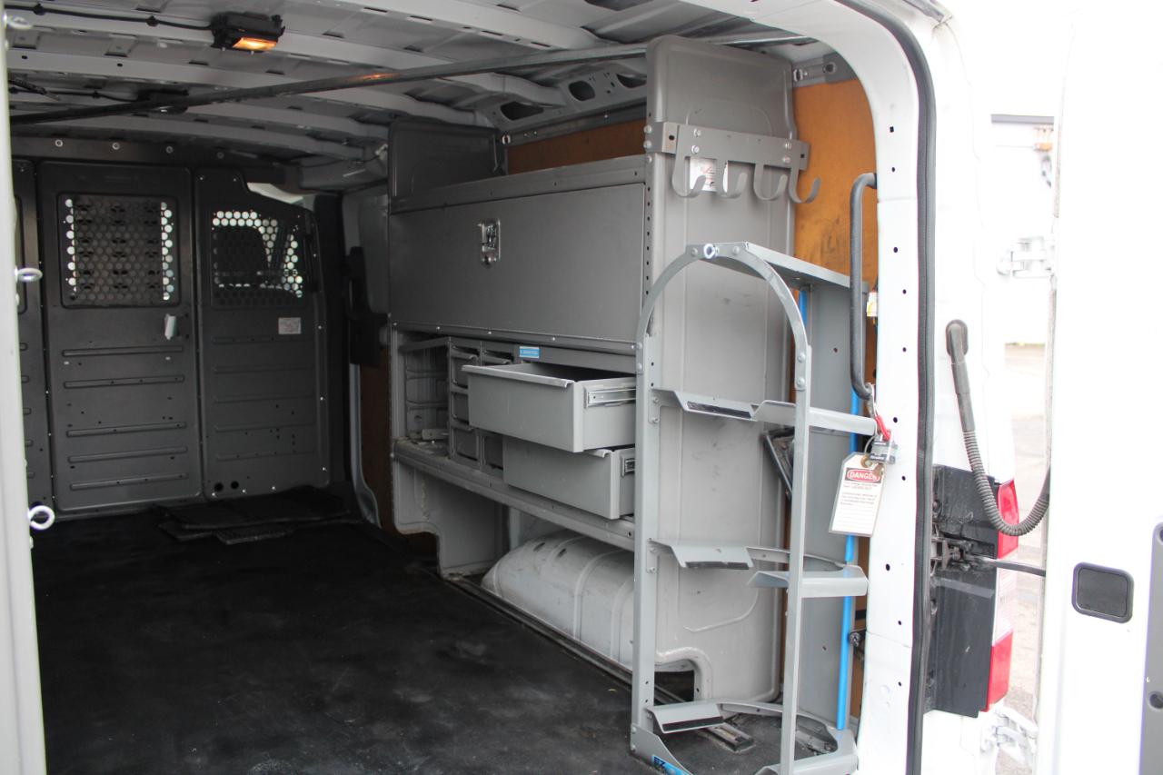 Nissan NV Cargo NV2500 HD Standard Roof V8 SV 2018