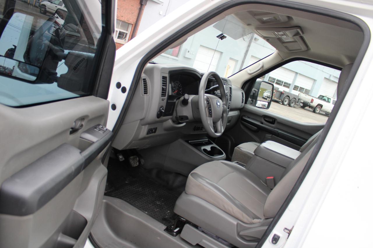 Nissan NV Cargo NV2500 HD Standard Roof V8 SV 2018