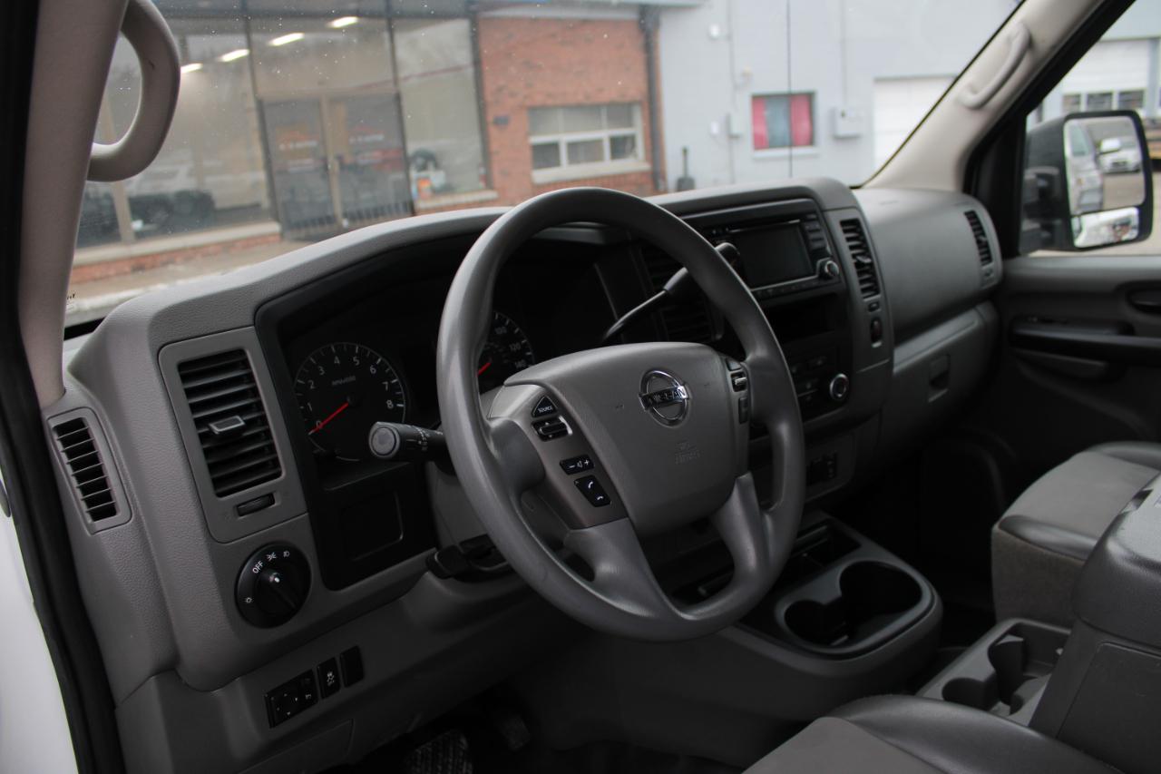 Nissan NV Cargo NV2500 HD Standard Roof V8 SV 2018