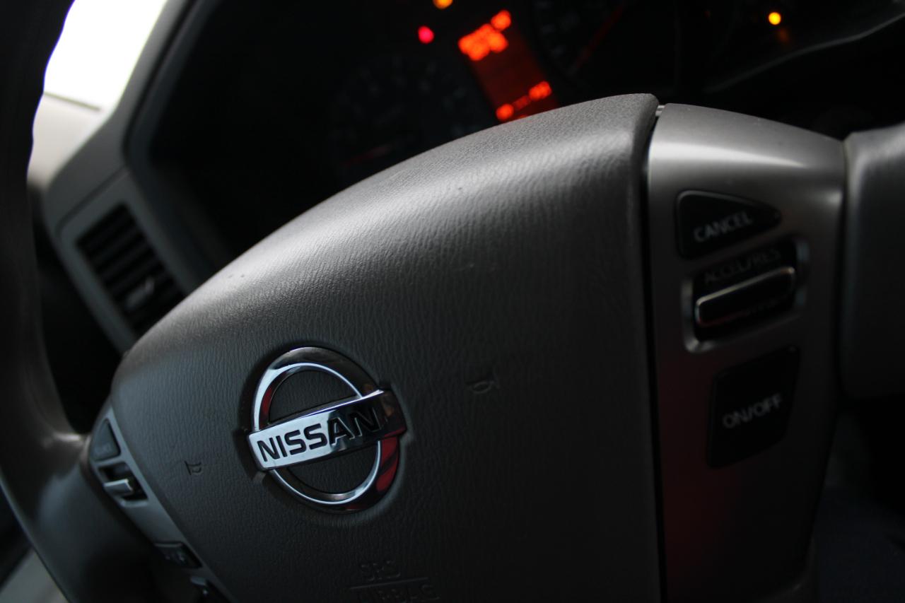 Nissan NV Cargo NV2500 HD Standard Roof V8 SV 2018