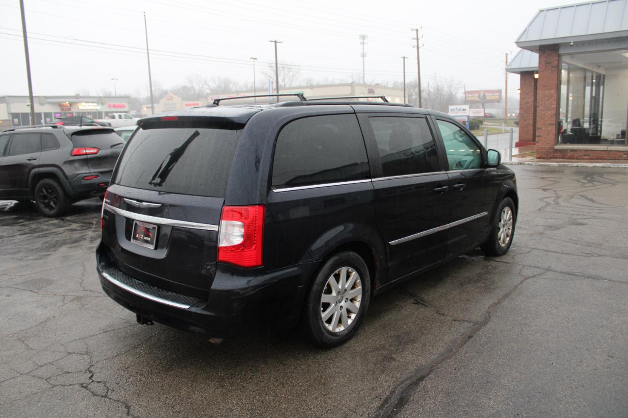 Chrysler Town & Country 4dr Wgn Touring-L 2011