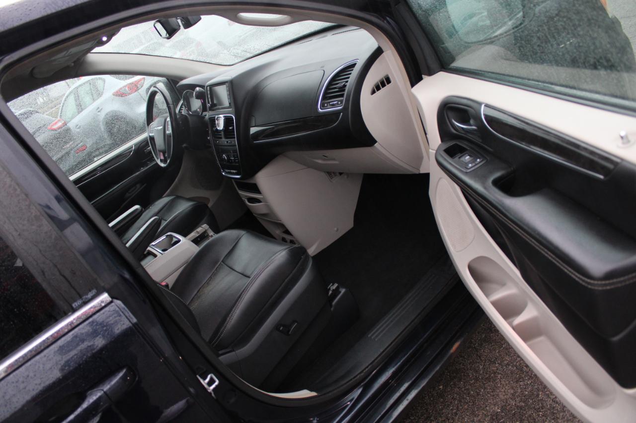 Chrysler Town & Country 4dr Wgn Touring-L 2011