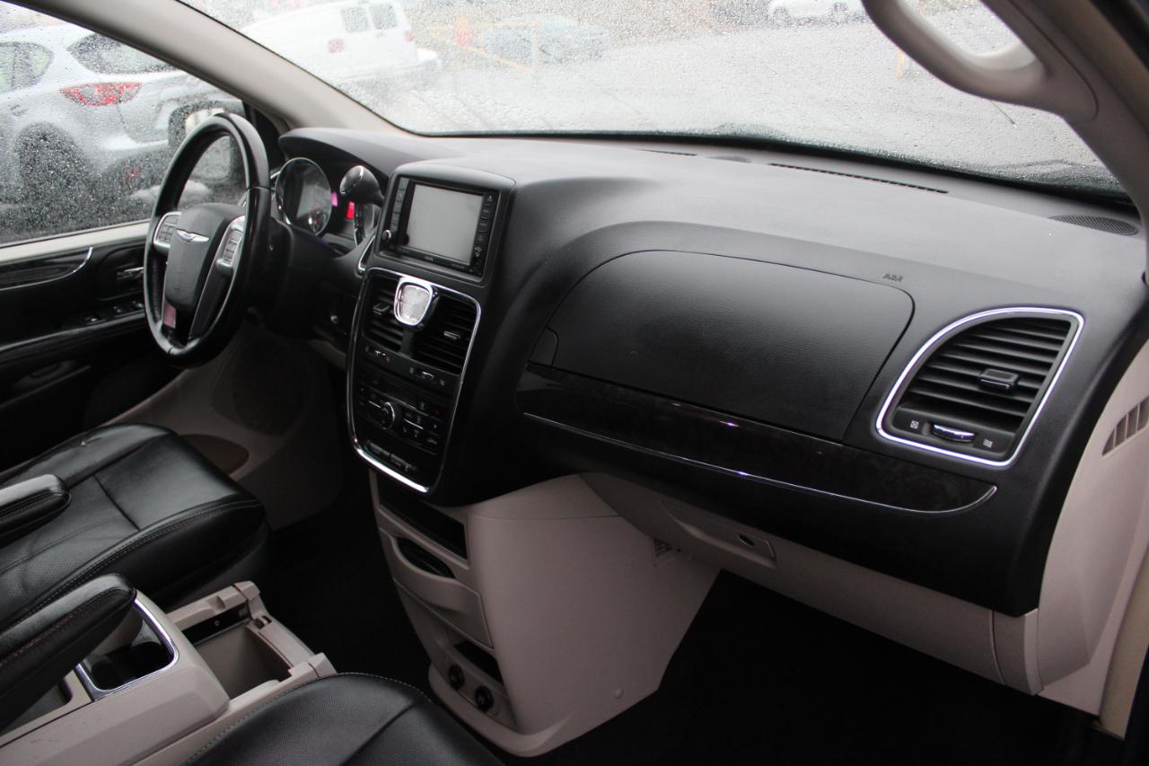 Chrysler Town & Country 4dr Wgn Touring-L 2011