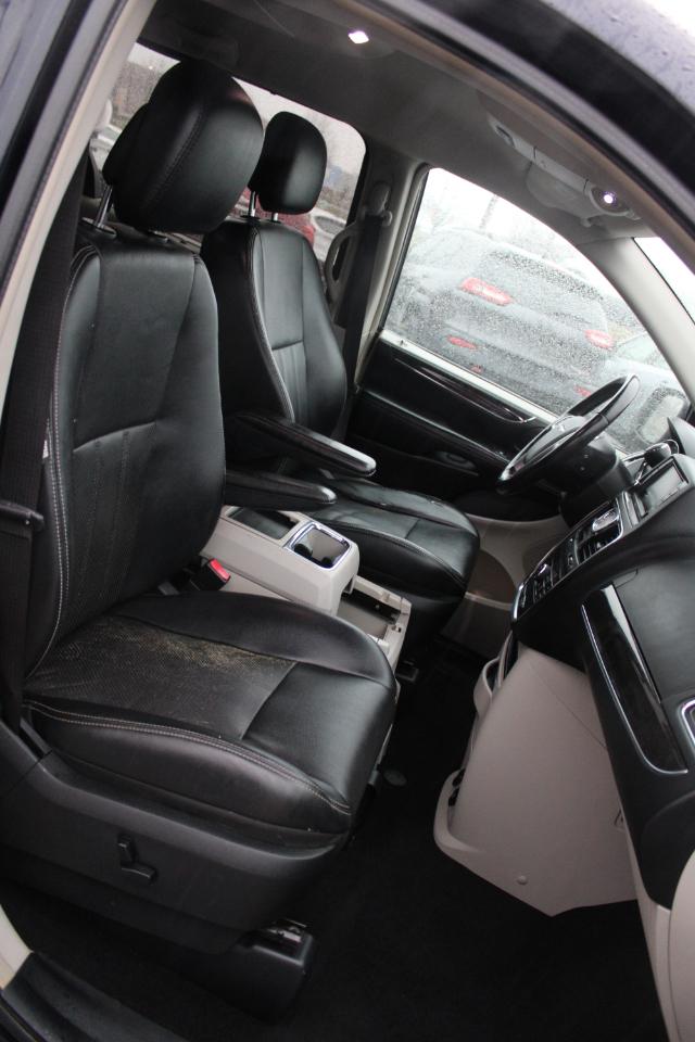 Chrysler Town & Country 4dr Wgn Touring-L 2011