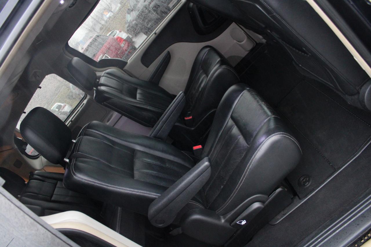 Chrysler Town & Country 4dr Wgn Touring-L 2011