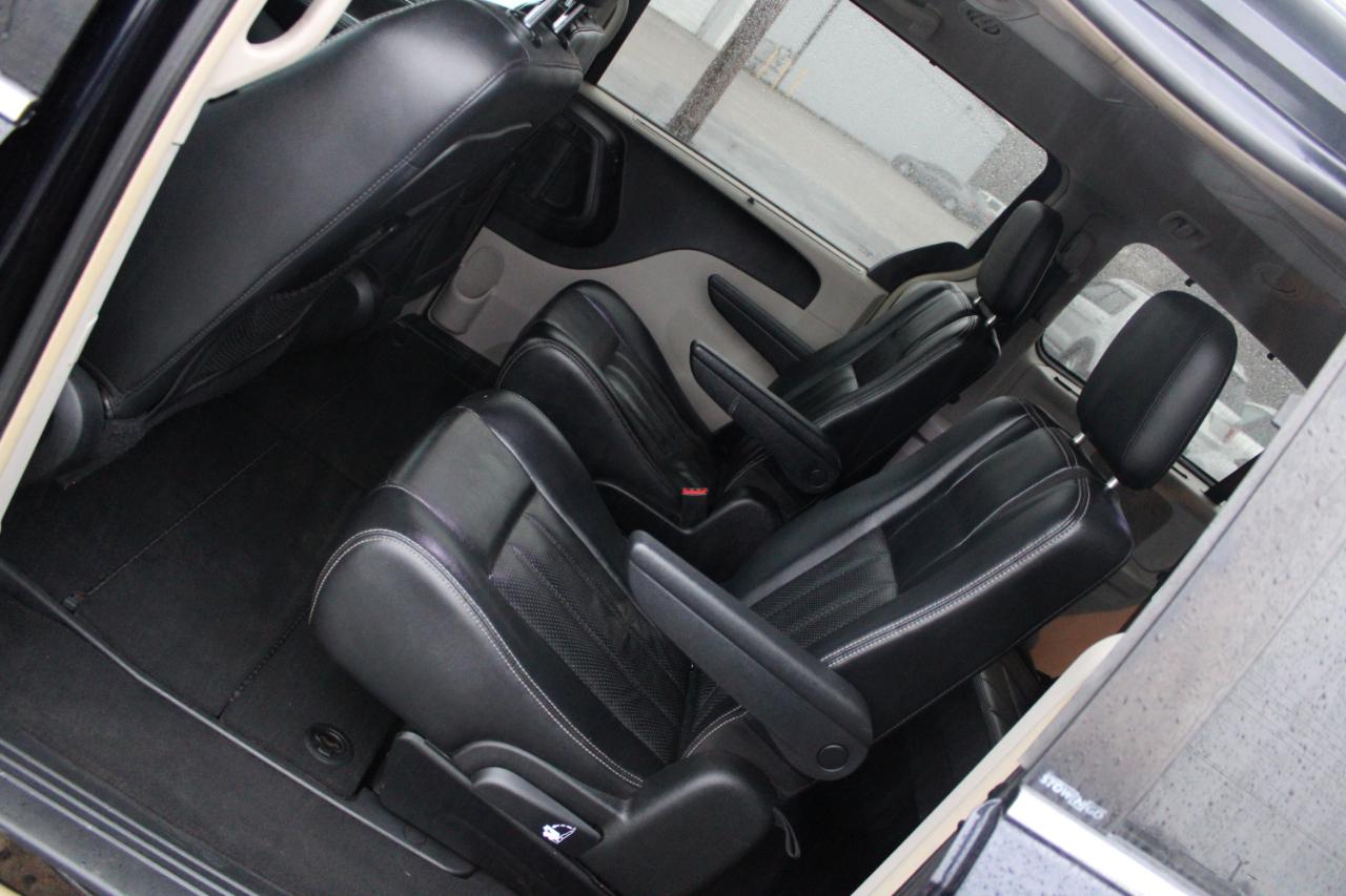 Chrysler Town & Country 4dr Wgn Touring-L 2011