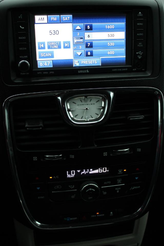 Chrysler Town & Country 4dr Wgn Touring-L 2011