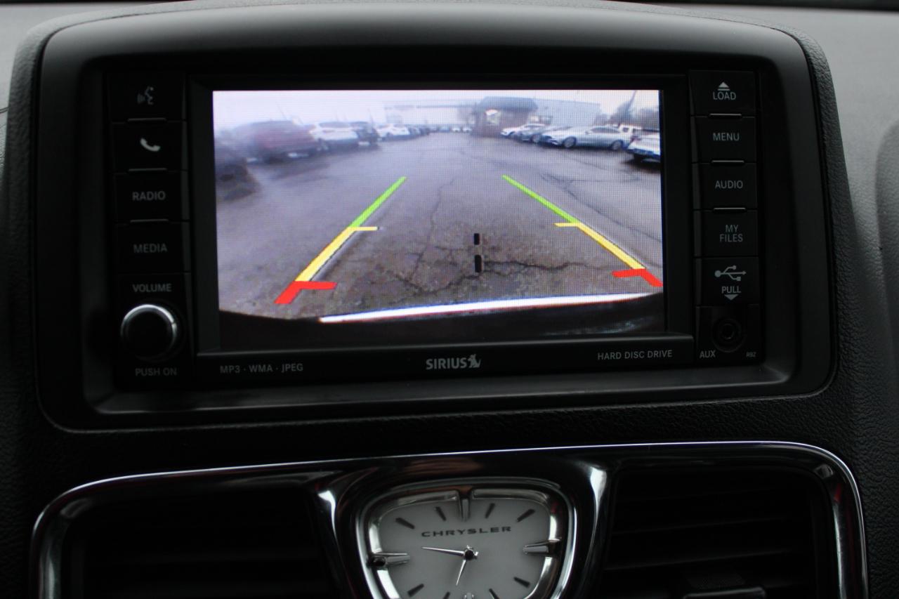 Chrysler Town & Country 4dr Wgn Touring-L 2011