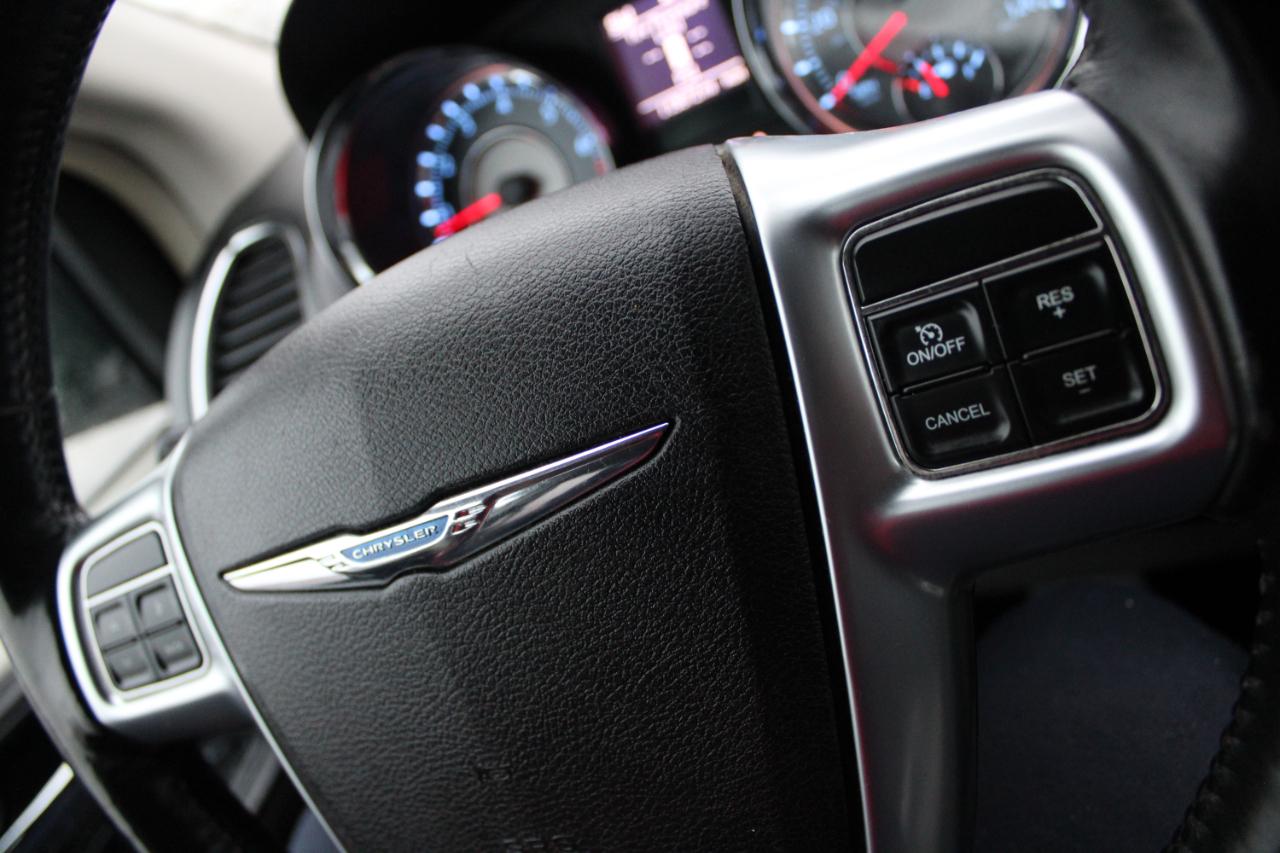 Chrysler Town & Country 4dr Wgn Touring-L 2011