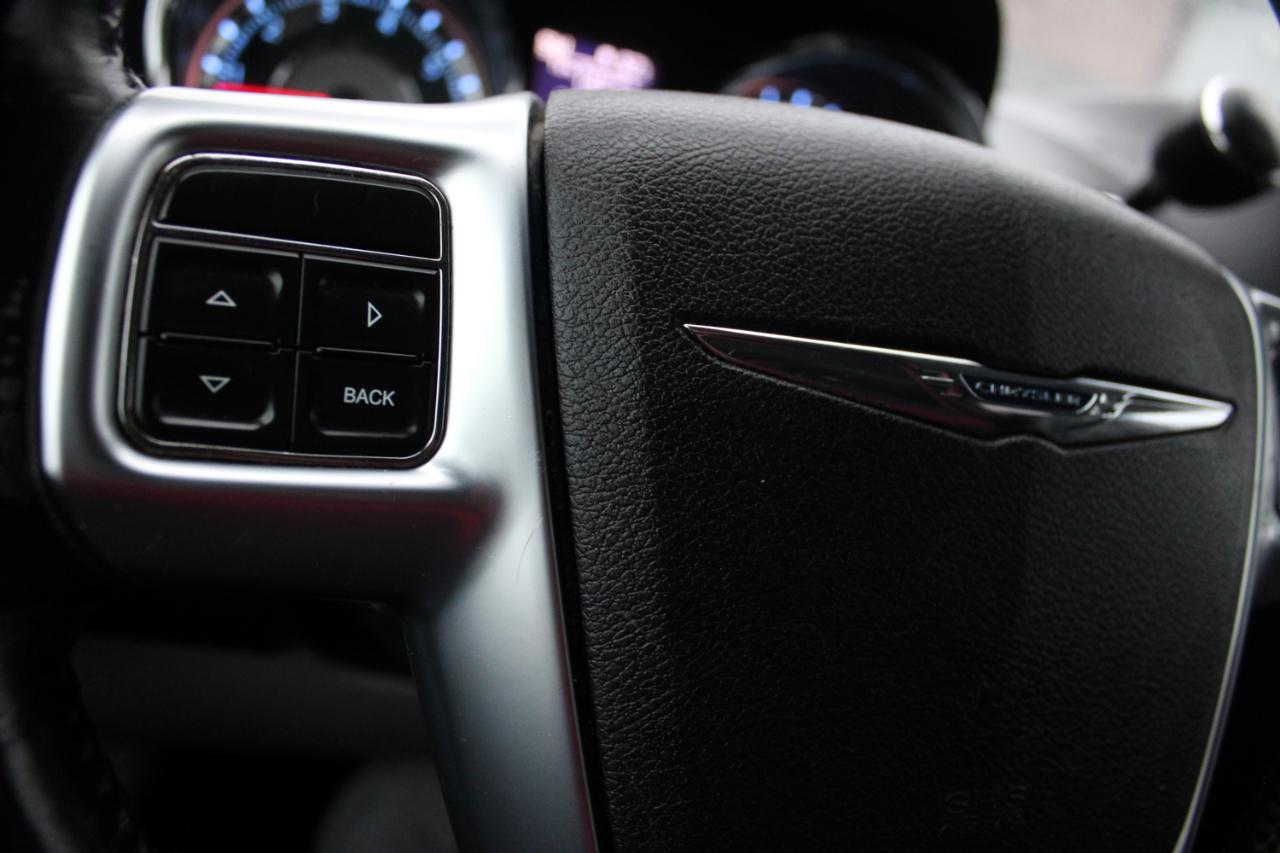 Chrysler Town & Country 4dr Wgn Touring-L 2011