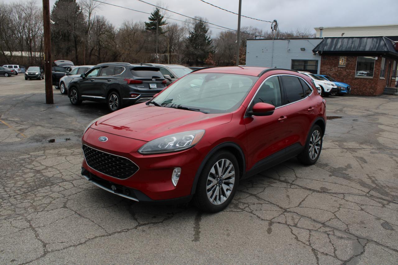 Ford Escape Titanium Hybrid FWD 2020