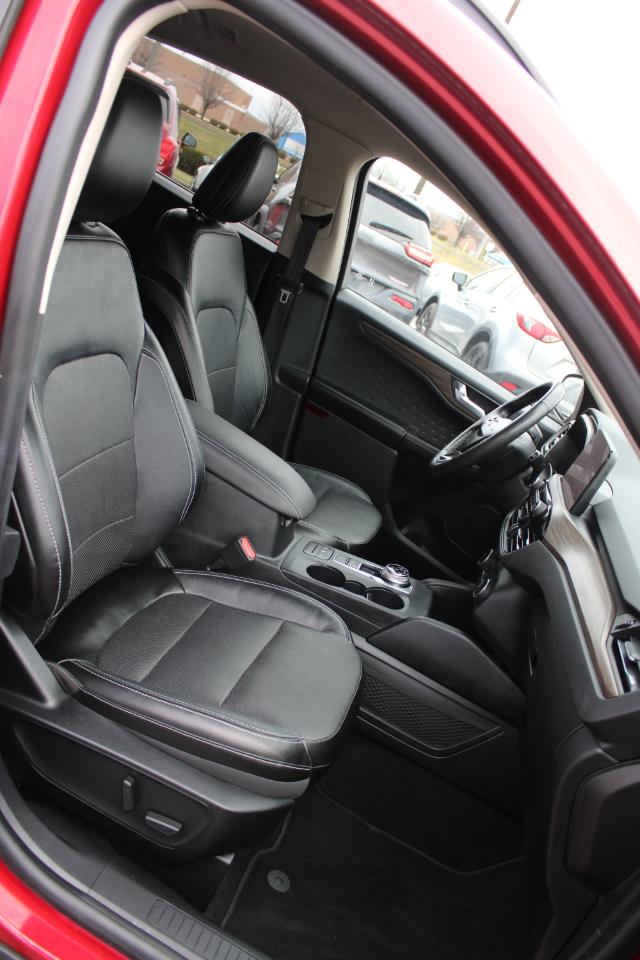 Ford Escape Titanium Hybrid FWD 2020