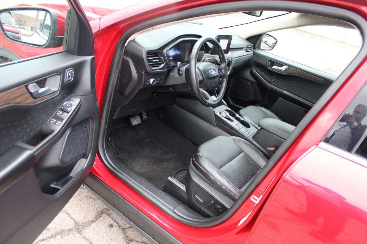 Ford Escape Titanium Hybrid FWD 2020