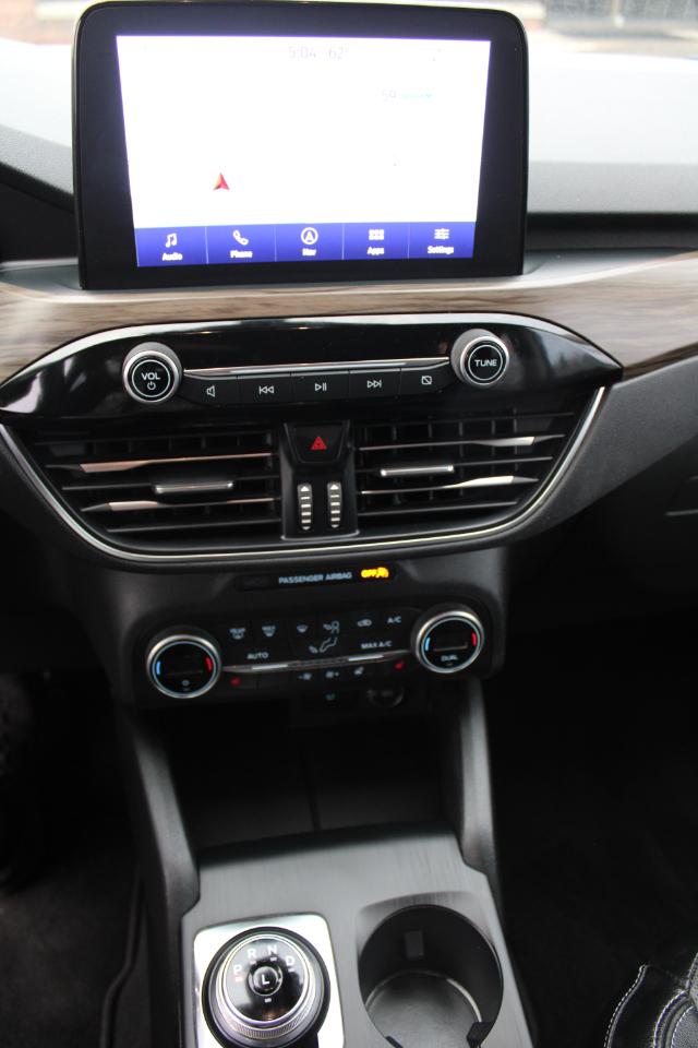 Ford Escape Titanium Hybrid FWD 2020