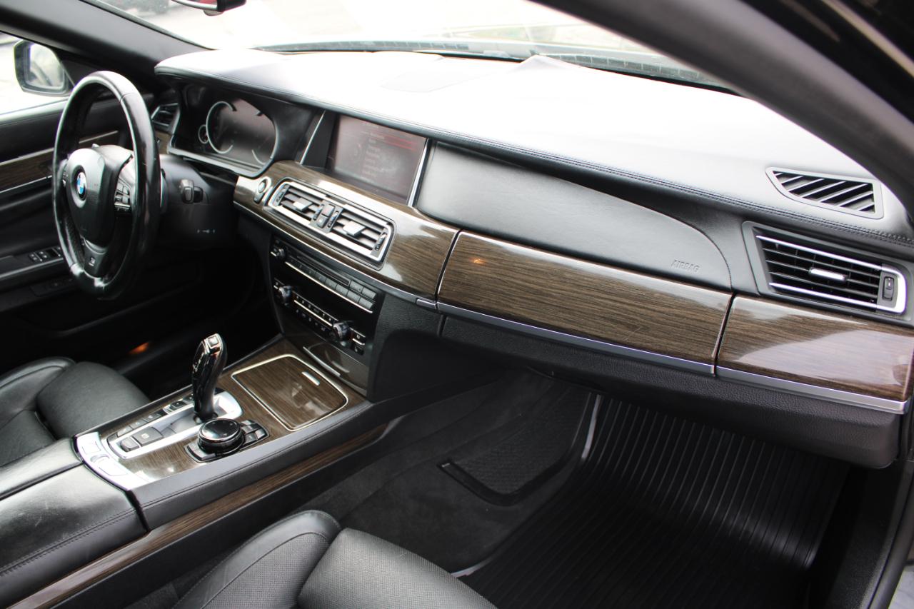 BMW 7 Series 4dr Sdn 750Li xDrive AWD 2015