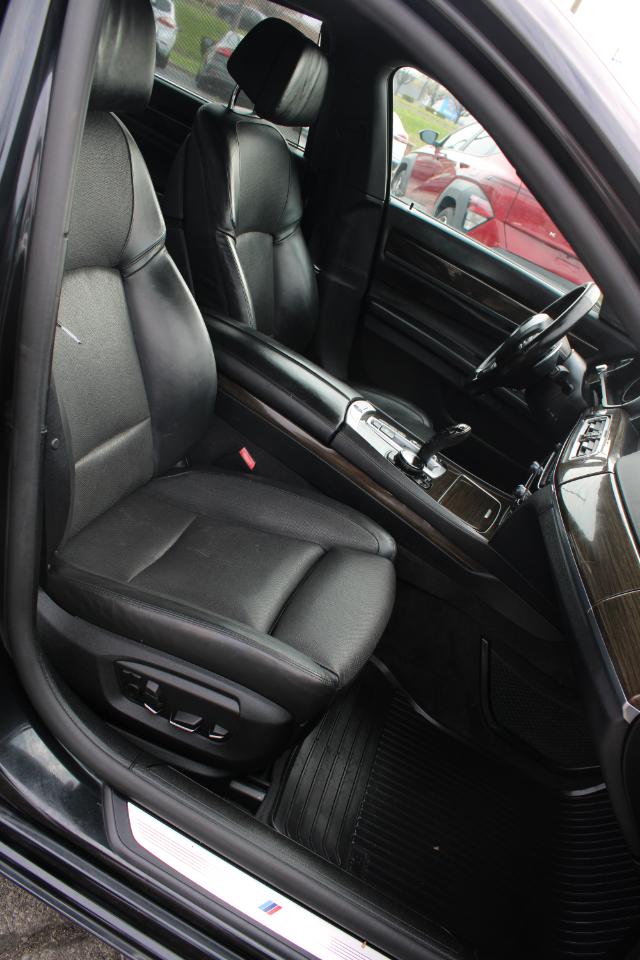 BMW 7 Series 4dr Sdn 750Li xDrive AWD 2015