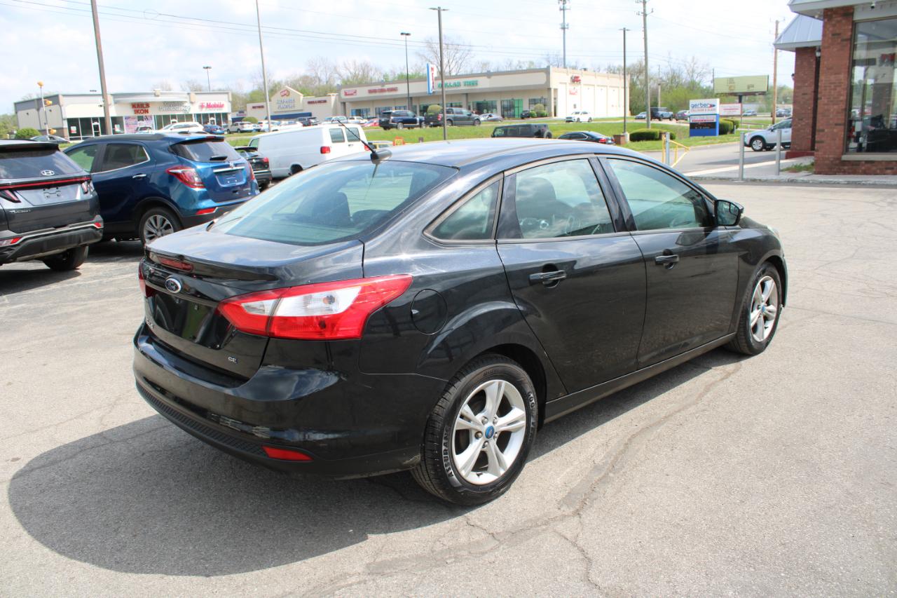 Ford Focus 4dr Sdn SE 2013