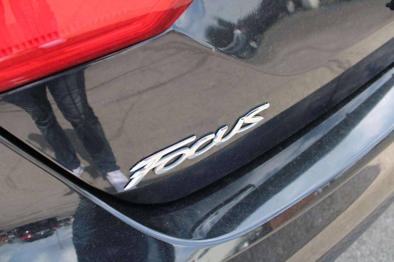 Ford Focus 4dr Sdn SE 2013